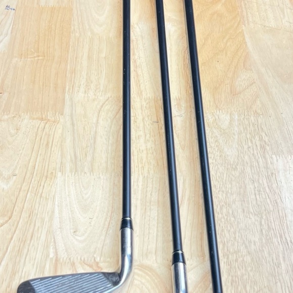 TaylorMade Black and Red Ultralite Golf Shafts Set 4,5 and 7 - Picture 8 of 9